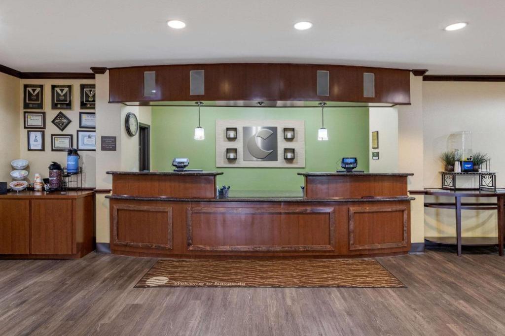 Navasota Comfort Inn & Suites מראה חיצוני תמונה